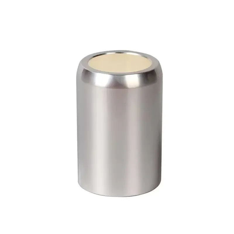 Stříbrný kontakt vakuového vypínače v elektrotechnice